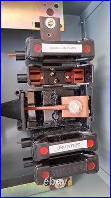 GE Power Controls 660V 32A RED SPOT Fuse Box Board Distribution Unit