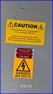 GE Power Controls 660V 32A RED SPOT Fuse Box Board Distribution Unit