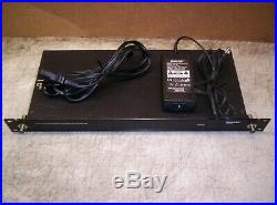Shure UA844 UHF Antenna/Power distribution unit with PS 470-900 Mhz see details